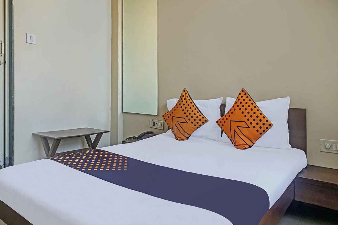 Oyo Flagship 75444 Hotel Kinara Lodging & Boarding Mangvadi Exterior foto