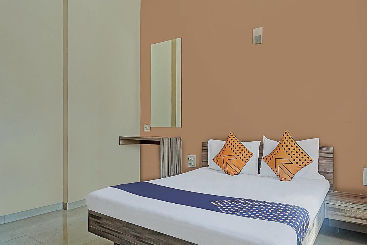 Oyo Flagship 75444 Hotel Kinara Lodging & Boarding Mangvadi Exterior foto