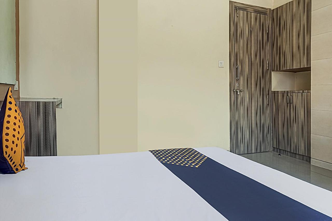 Oyo Flagship 75444 Hotel Kinara Lodging & Boarding Mangvadi Exterior foto